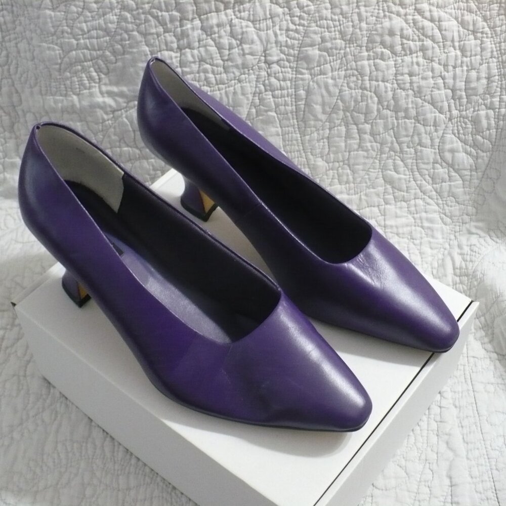 NEVER WORN VALLEY LANE PURPLE LEATHER PUMPS WITH 3" FLARED HEEL-SIZE 14W